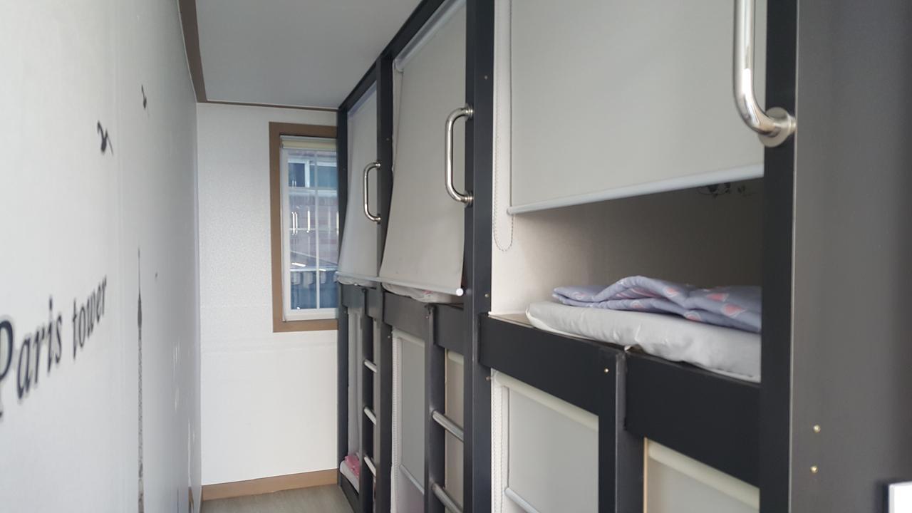 Ocean Capsule Guesthouse Gangneung Ngoại thất bức ảnh